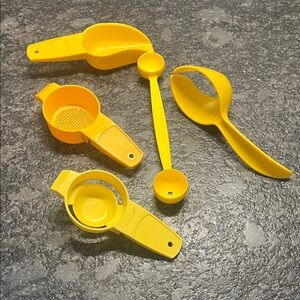 5 piece set of Yellow Tupperware Kitchen Gadgets.  Like new!!!!